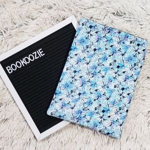 Blue Flowers Travel Buddy